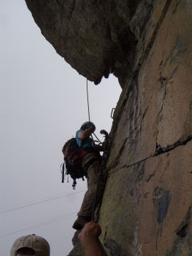Roberta e Aldo sull’ultima parte difficile della ferrata (41319 bytes)